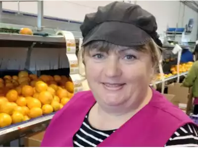 Natalia: Le triage et l'emballage des agrumes